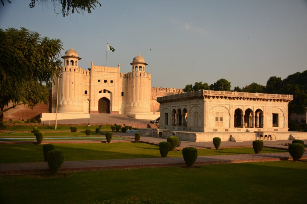 Exploring the Mystical Beauty of Lahore: A Traveler's Guide