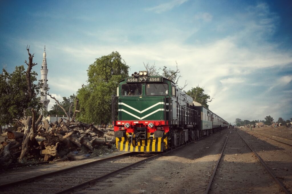 Pakistan by Train A Scenic Ride Through the Country’s Most Beautiful Routes